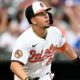 El mexicano Ramón Urías pega jonrón y Orioles clasifican a playoffs de MLB