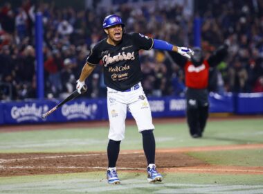 Charros de Jalisco viene de atrás y deja en el terreno a Tomateros de Culiacán