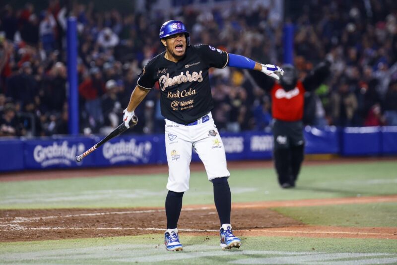 Charros de Jalisco viene de atrás y deja en el terreno a Tomateros de Culiacán