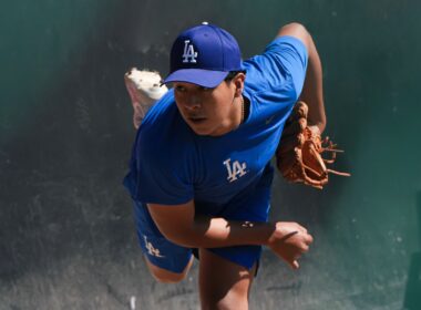 Dodgers firman contrato con cuatro prospectos mexicanos