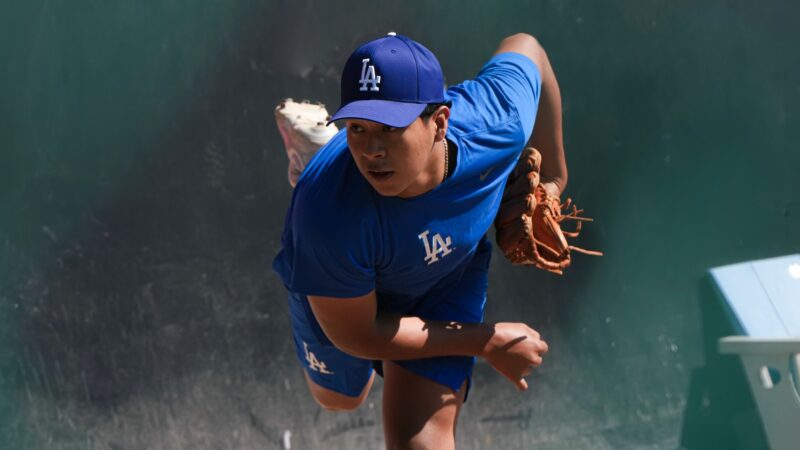 Dodgers firman contrato con cuatro prospectos mexicanos