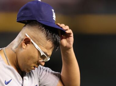 Julio Urías recibe recibe importante suspensión por parte de MLB
