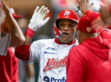 Diablos Rojos del México ganan en el Opening Day 2025 de la LMB