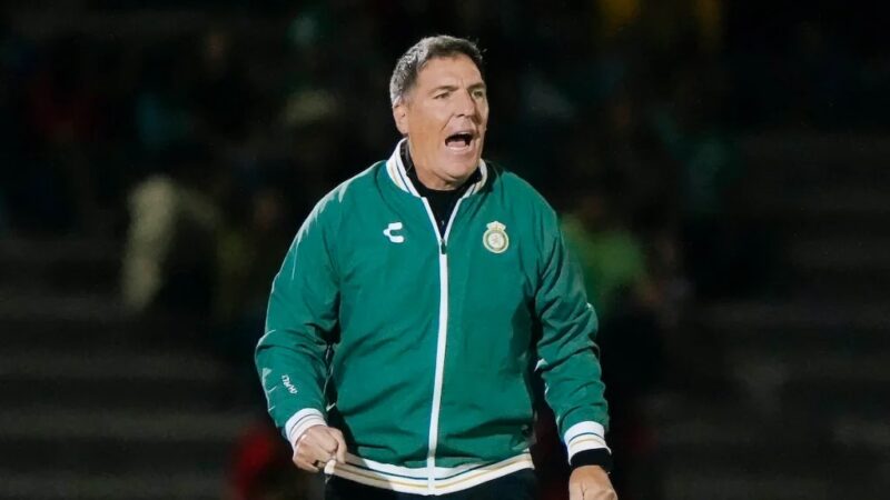 León tendría acuerdo para mantener a su técnico para el Apertura 2025