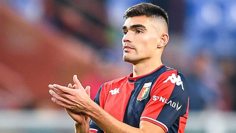 ¡Tensión en Genoa! Johan Vásquez salió lesionado en la Serie A