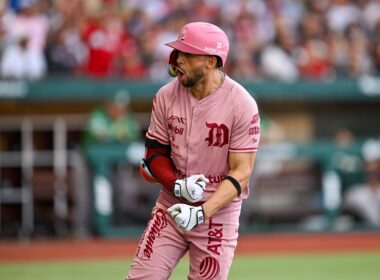 Diablos Rojos del México apalean y aseguran serie contra Pericos de Puebla