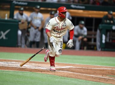 Diablos Rojos del México destroza a los Pericos de Puebla