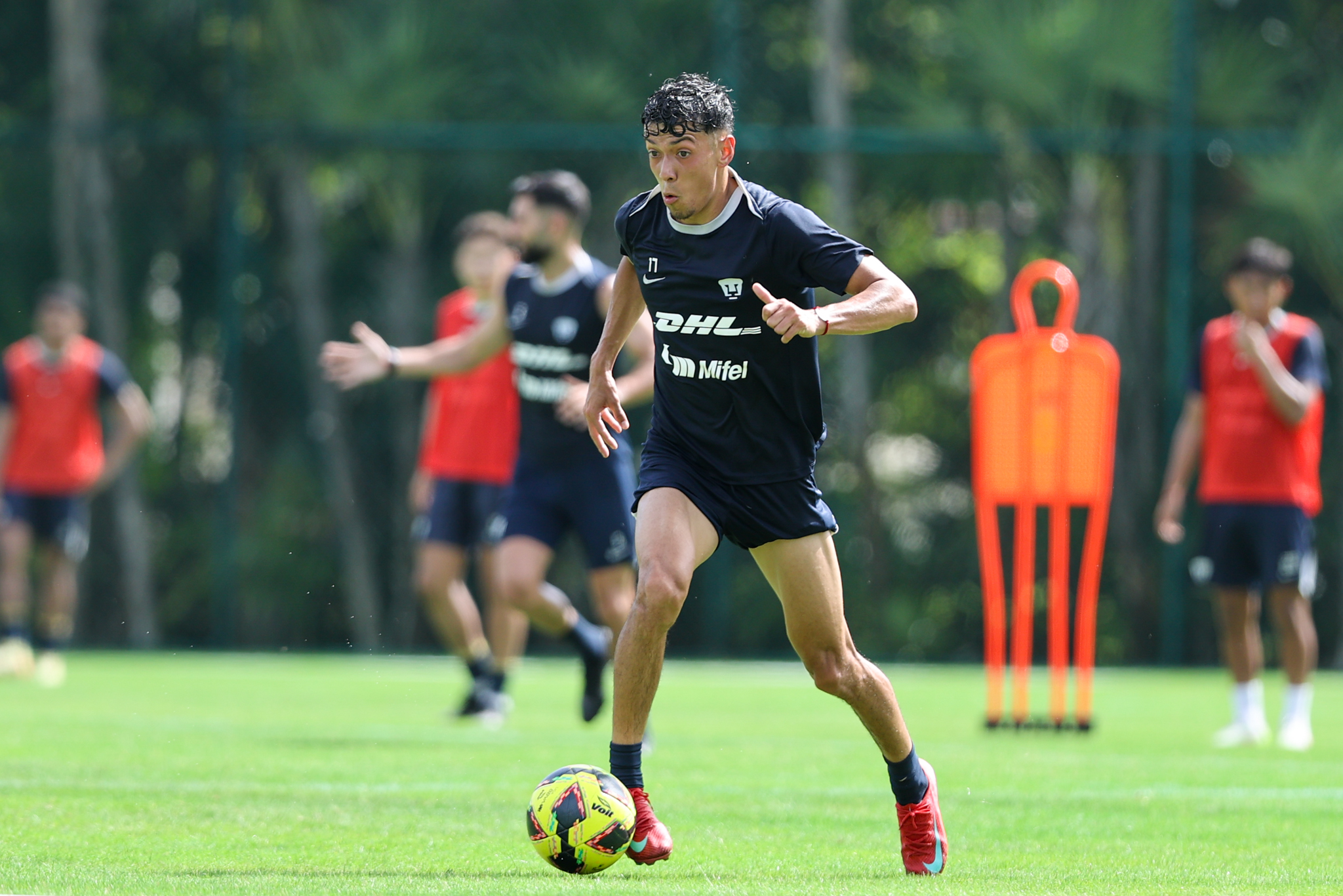Pumas inicia trabajos con balón en playa
