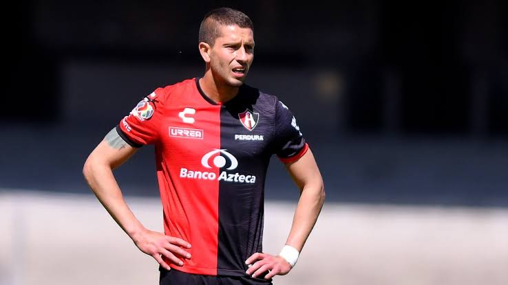 Atlas se prepara la salida de su capitán rumbo al Apertura 2025