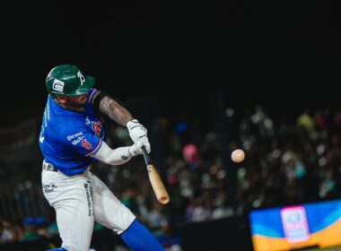 Diablos Rojos del México dejan con vida a Bravos de León