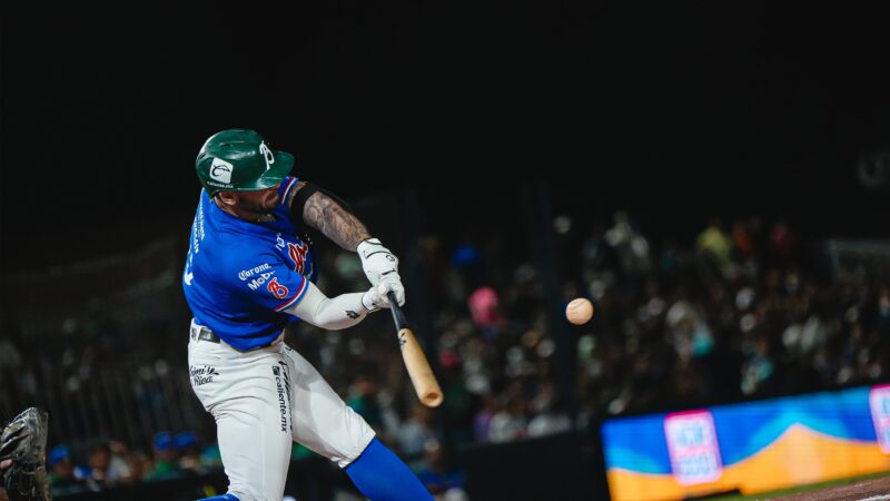 Diablos Rojos del México dejan con vida a Bravos de León