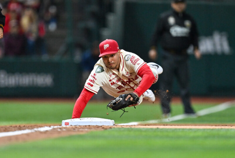 Diablos Rojos del México atacan temprano y ganan a Charros de Jalisco el Juego 1 de la Serie del Rey 2025