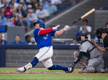 Dodgers ganan a Phillies y el mexicano Alex Kirk hace historia contra Yankees
