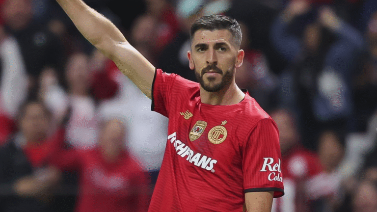 Toluca domina al América con una actuación histórica de Paulinho