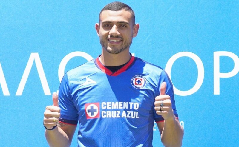 Cruz Azul recibe oferta millonaria por Giorgos Giakoumakis