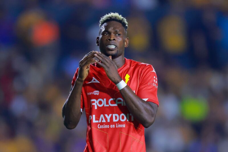 Pumas realiza su primera oferta millonaria por Díber Cambindo