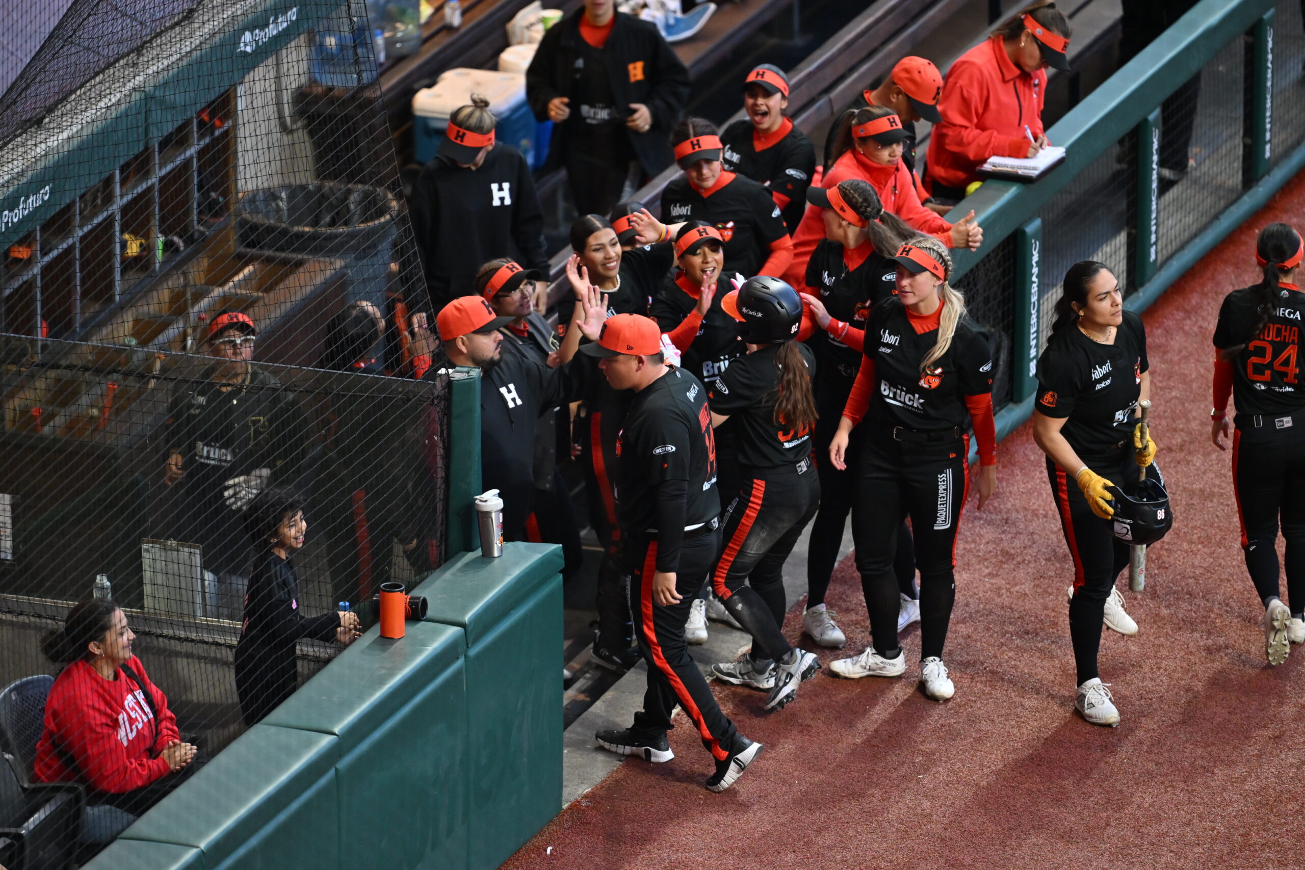 Naranjeros de Hermosillo sorprende y gana a Diablos Rojos Femenil