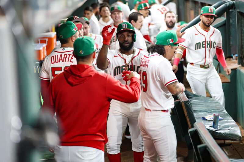 México noquea a Brasil y consiguen victoria histórica en el Clásico Mundial de Béisbol