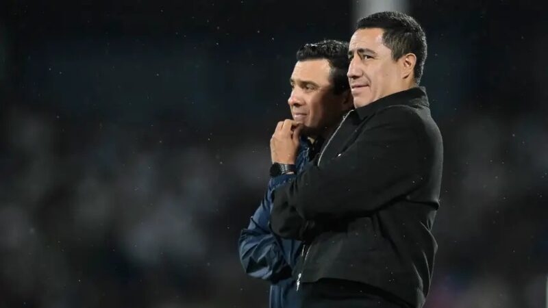 Pumas aún tienen un “pendiente” con Efraín Juárez como DT