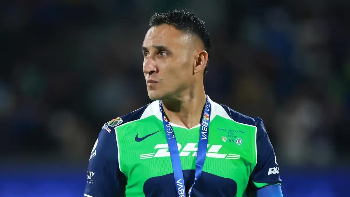 Keylor Navas rompió el silencio sobre la salida de Efraín Juárez