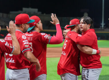 ¡Trevor Bauer lo hace de nuevo! Con pelea incluída, Diablos Rojos del México toman ventaja en la primera ronda de playoffs de LMB