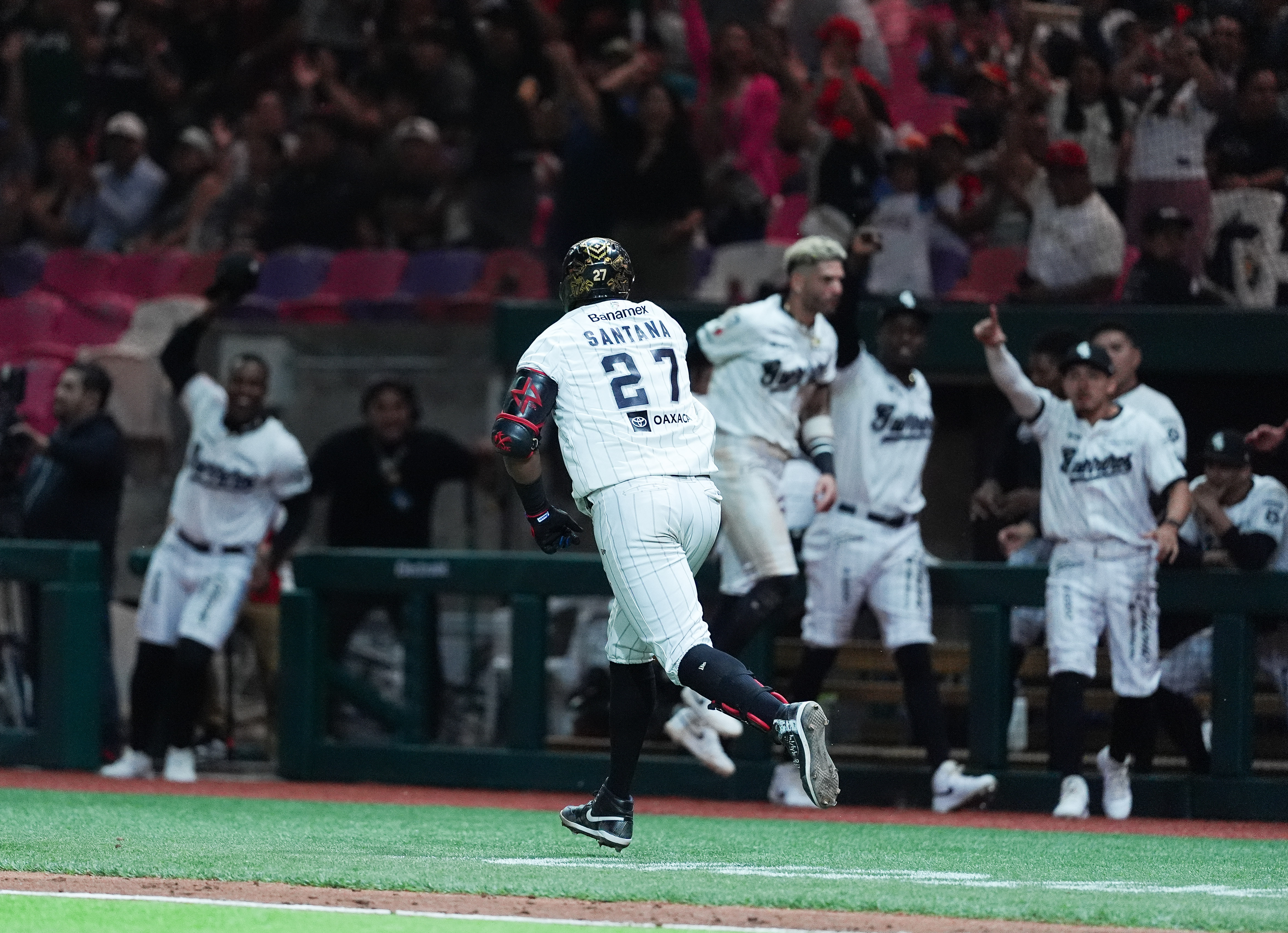¡De regreso a CDMX! Guerreros de Oaxaca empata la serie de playoffs a Diablos Rojos del México