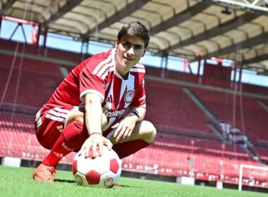 Nuevo DT de Olympiacos habla sobre Armando González: “Tiene que mejorar”