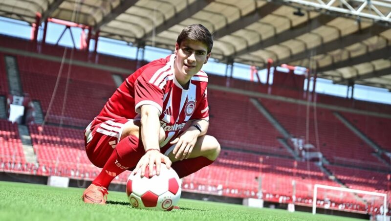 Nuevo DT de Olympiacos habla sobre Armando González: “Tiene que mejorar”