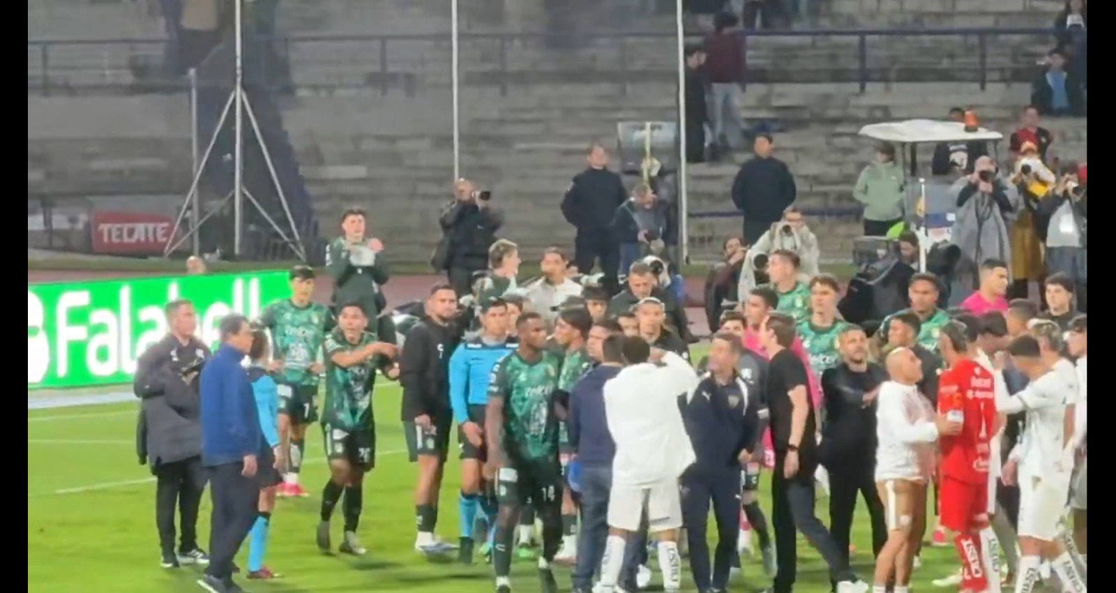 Esteban Solari acusa a cuerpo técnico de León de golpear a Keylor Navas, ¿Qué pasó en la pelea?
