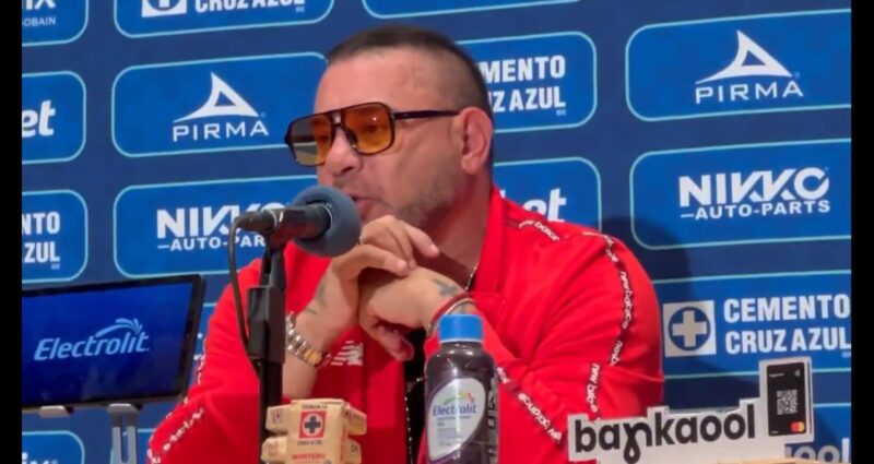 Antonio Mohamed explota contra el arbitraje de Katia Itzel García