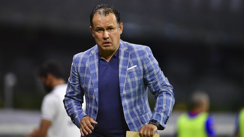 Juan Reynoso regresa al fútbol mexicano como DT de Necaxa
