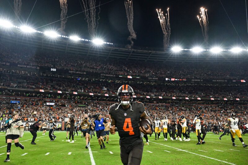 Browns consiguen victoria de locura contra Steelers