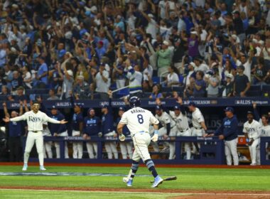 MLB: Mexicano Jonathan Aranda castiga a Yankees y Rays ganan el Juego 1 de la Serie Divisional