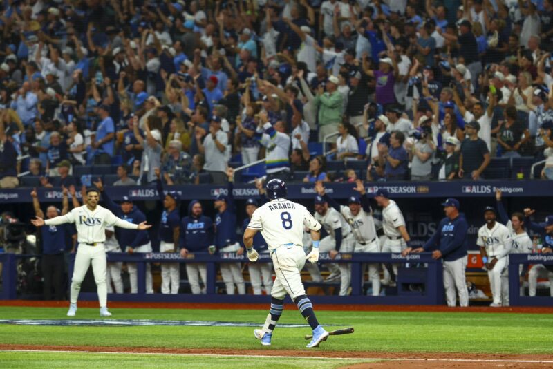 MLB: Mexicano Jonathan Aranda castiga a Yankees y Rays ganan el Juego 1 de la Serie Divisional