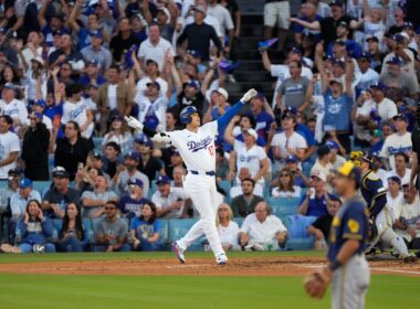 ¡Shohei Ohtani termina con su mala racha y pega jonrón para mantener con vida a Dodgers!