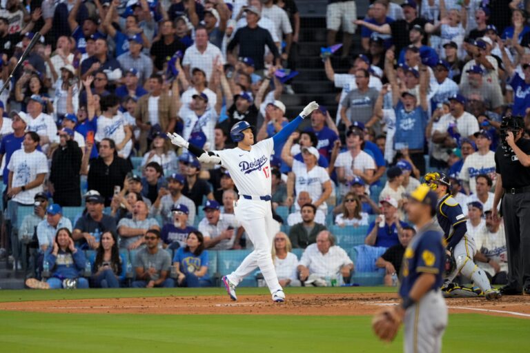 ¡Shohei Ohtani termina con su mala racha y pega jonrón para mantener con vida a Dodgers!