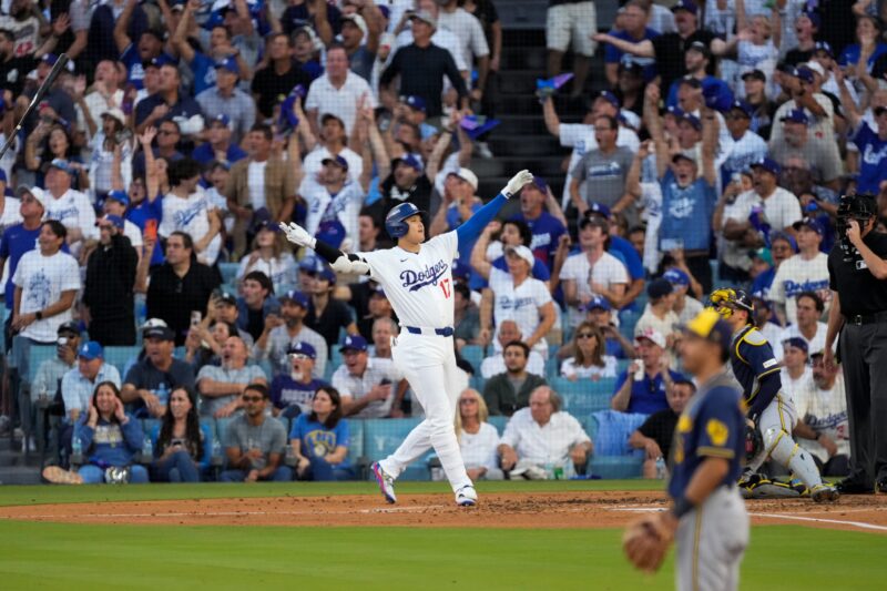 ¡Shohei Ohtani termina con su mala racha y pega jonrón para mantener con vida a Dodgers!