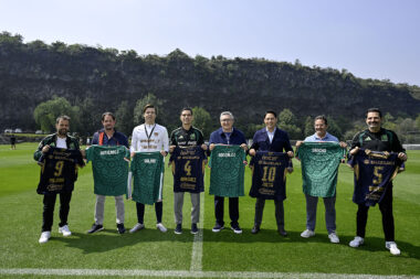 Rafael Márquez visitó las instalaciones de Cantera de Pumas