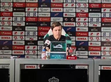 Esteban Solari se va frustrado con polémica expulsión a Nathan Silva: “Lo de hoy es escandaloso"